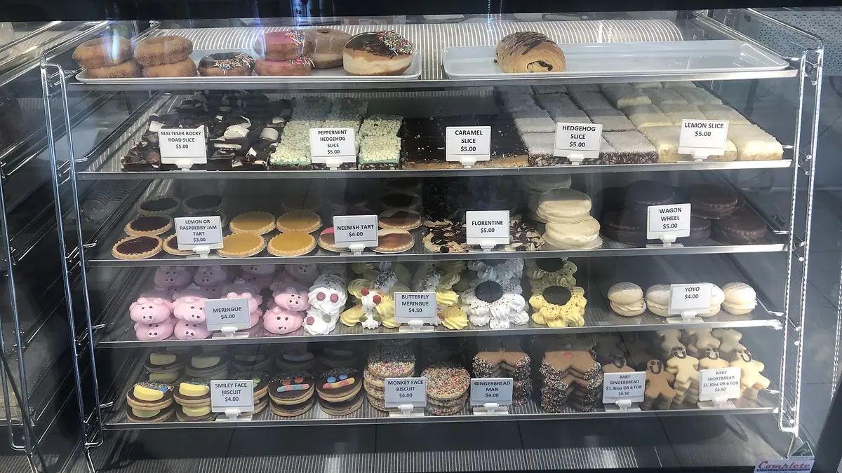Gregs – bakery in Roche, Bodmin